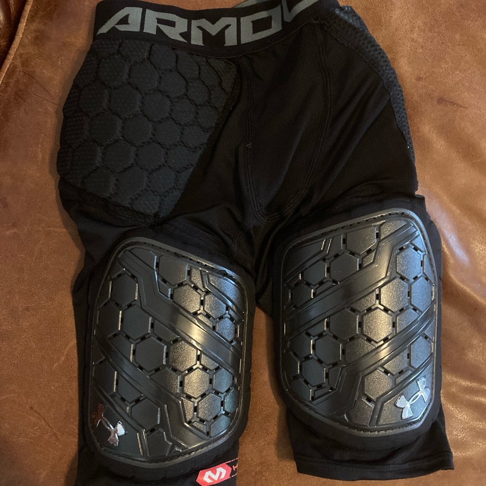 Youth small Under Armour football girdle pads
